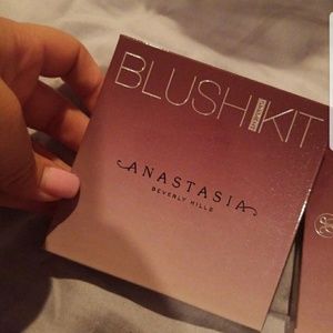 Anastasia Blush kit